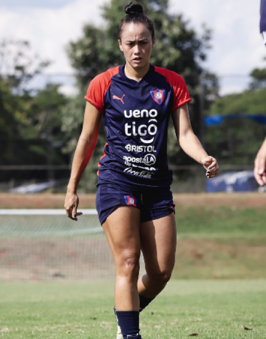 Mabel Gauna<h5>Winger / Forward</h5>